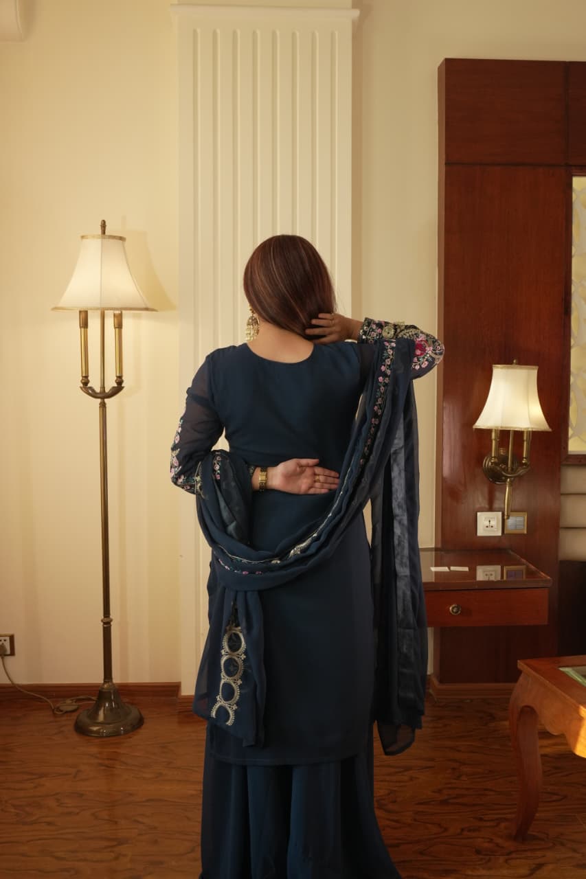 Embroidered dupatta with sequin detailing