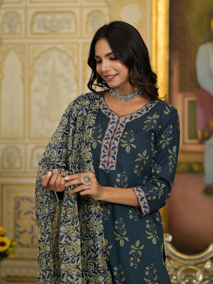 Elegant embroidered kurta set in navy blue