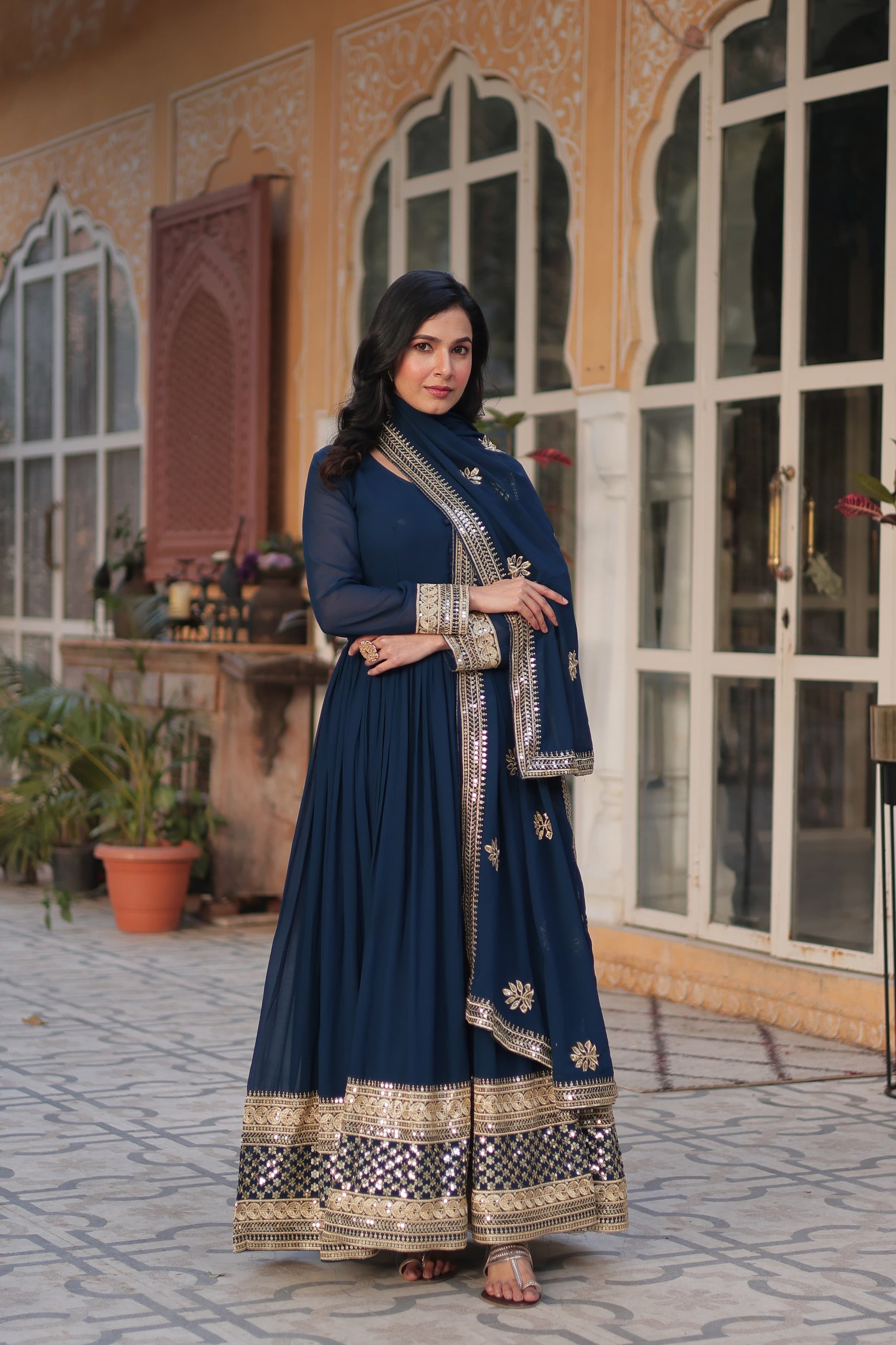 Close-up of Short Sleeves and Round Neck on Faux Blooming Gown