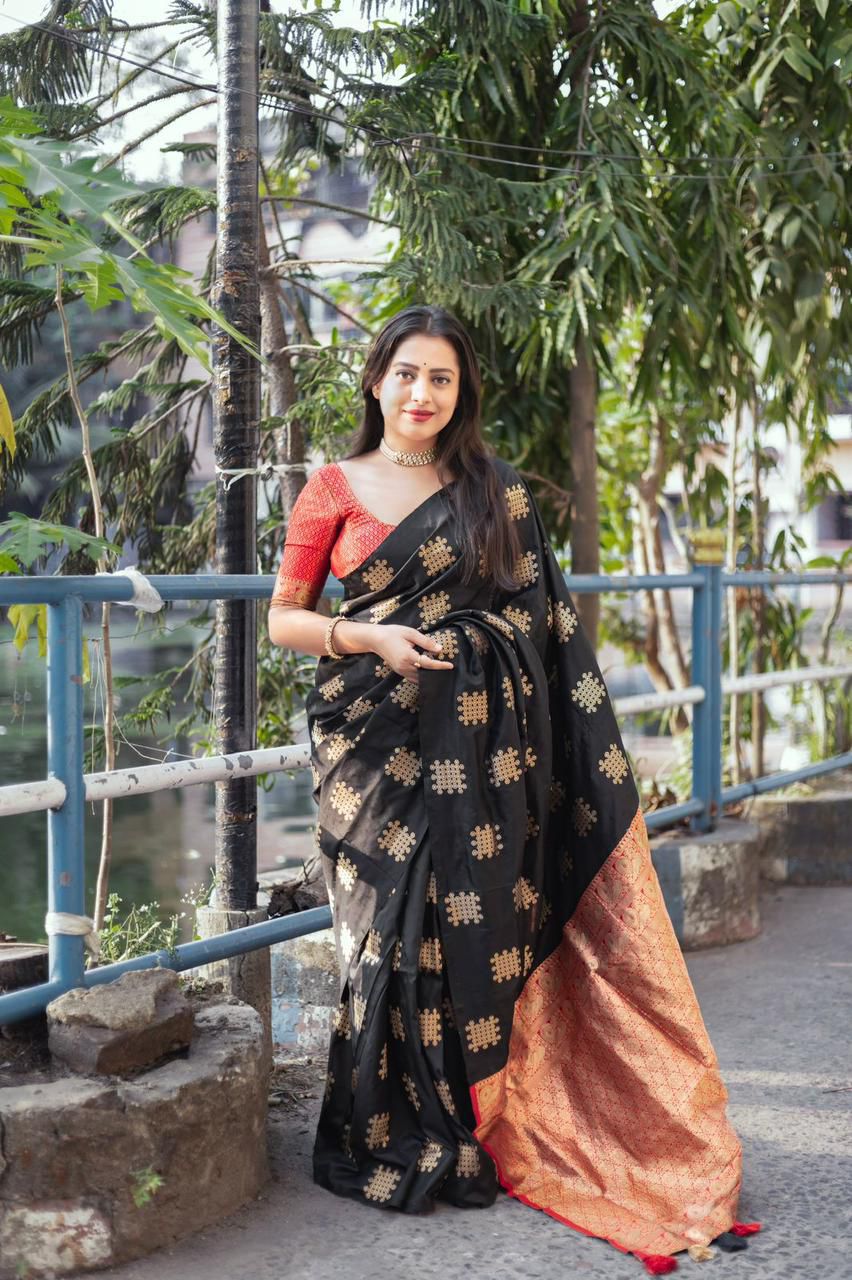 Vintage Borderless Soft Silk Saree with Zari Woven Butta and Contrast Rich Pallu