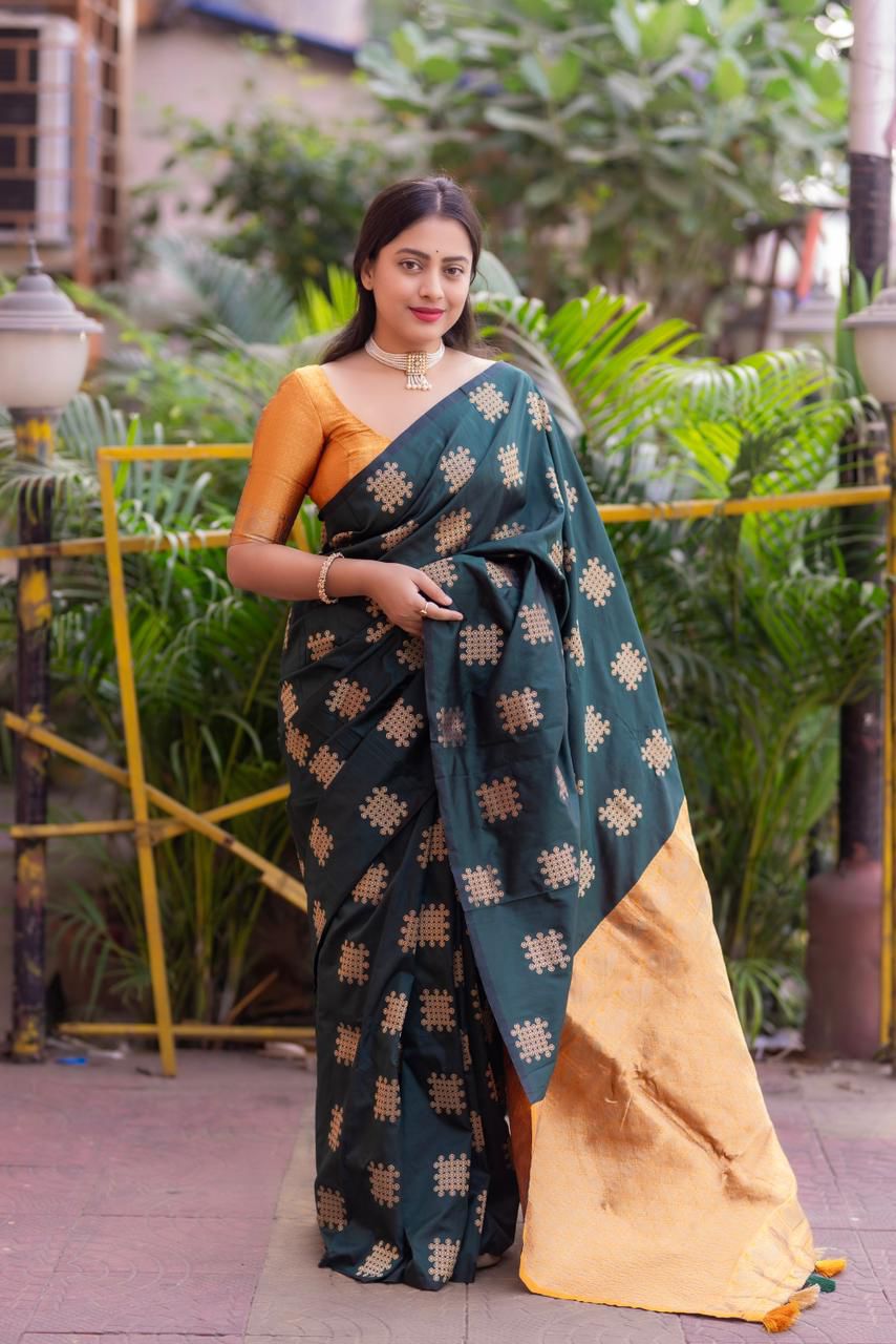 Vintage Borderless Soft Silk Saree with Zari Woven Butta and Contrast Rich Pallu