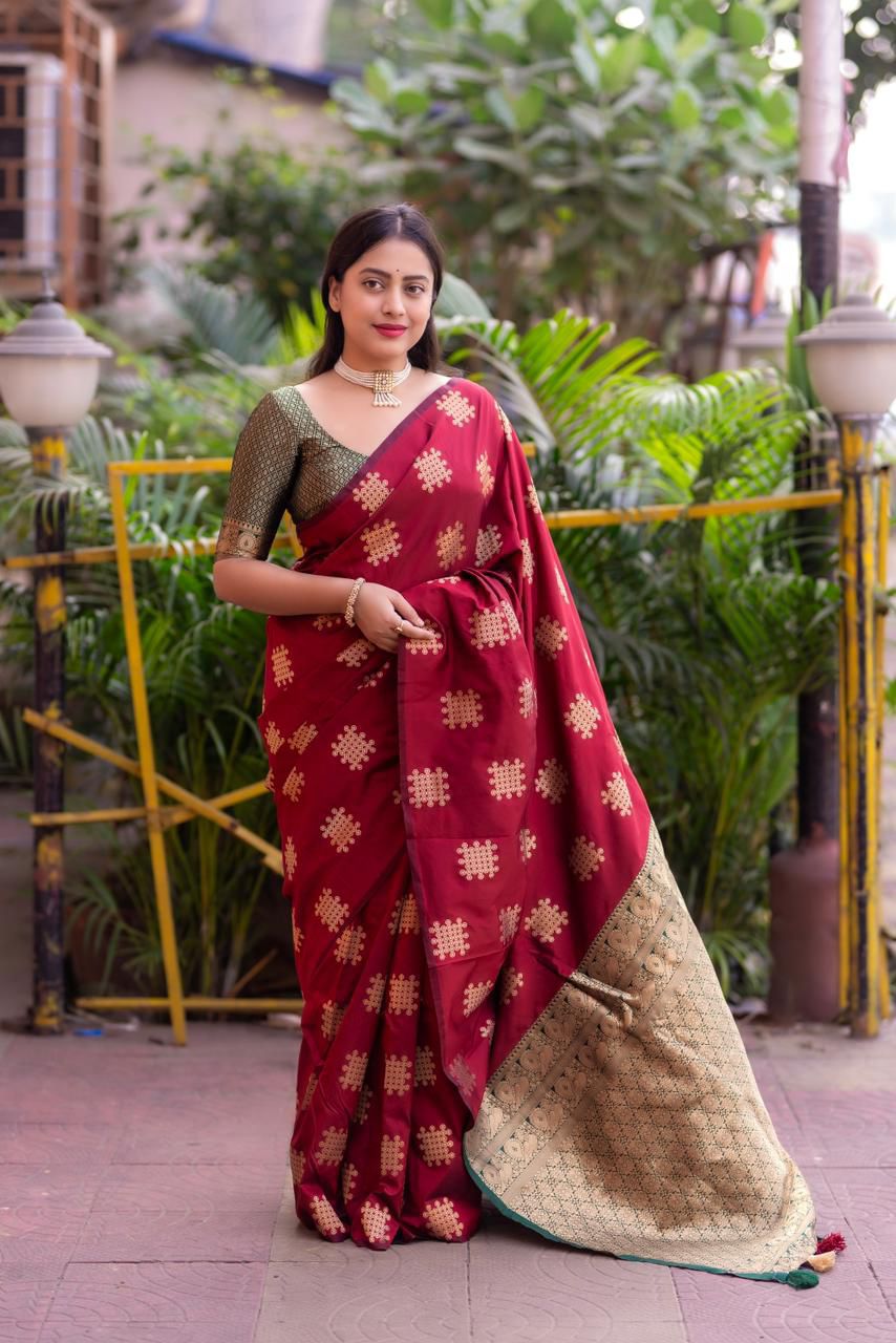 Vintage Borderless Soft Silk Saree with Zari Woven Butta and Contrast Rich Pallu