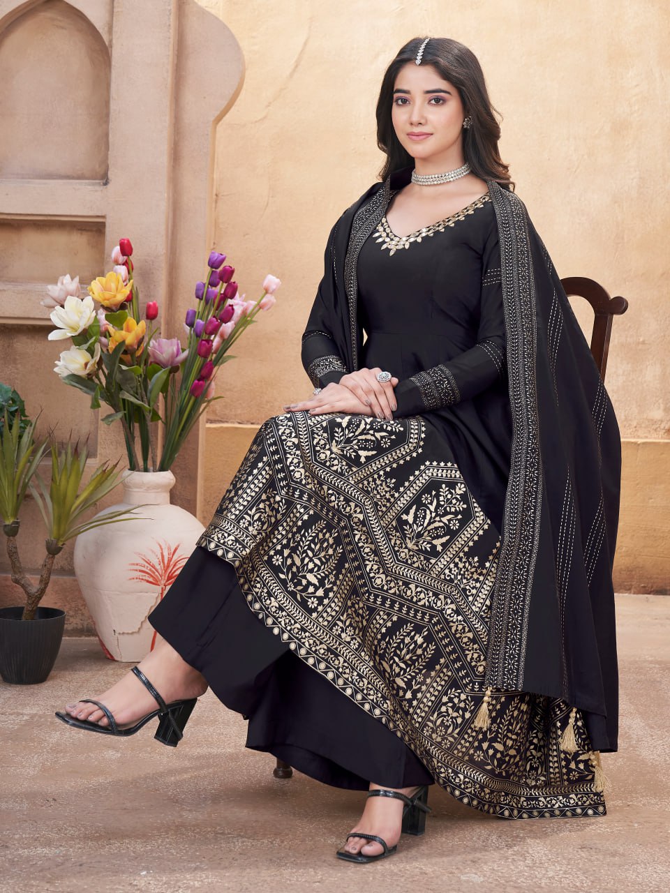 Elegant Salwar Suit for Women – Close-Up Design