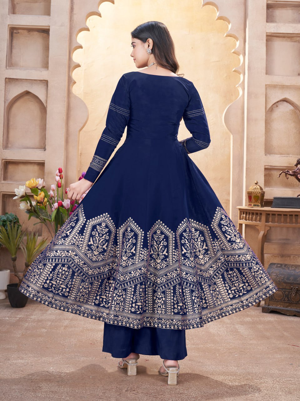 Elegant Salwar Suit for Women – Close-Up Design