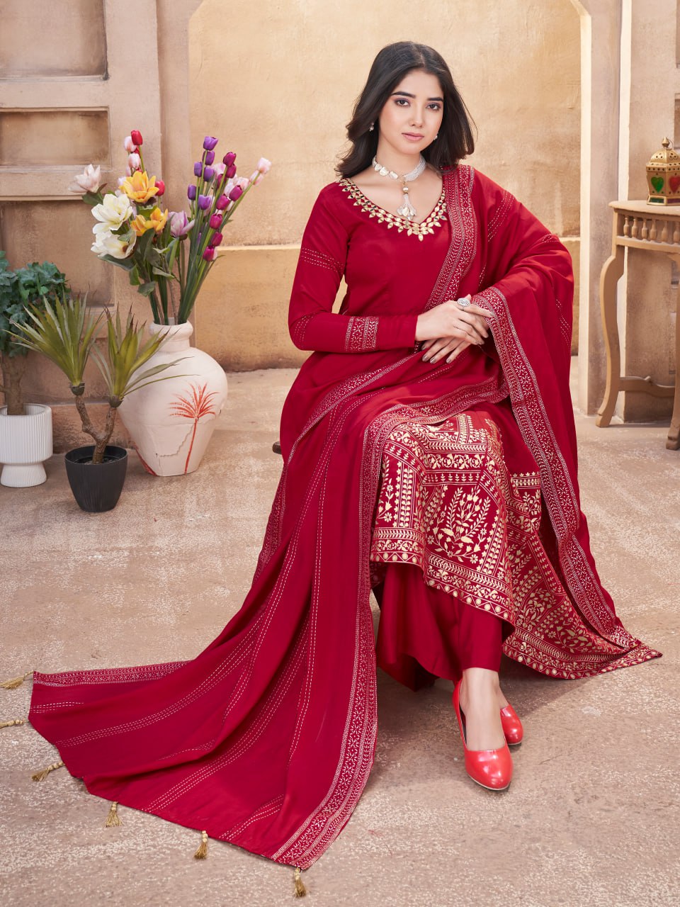 Stylish Ethnic Set with Dupatta – Complete Look