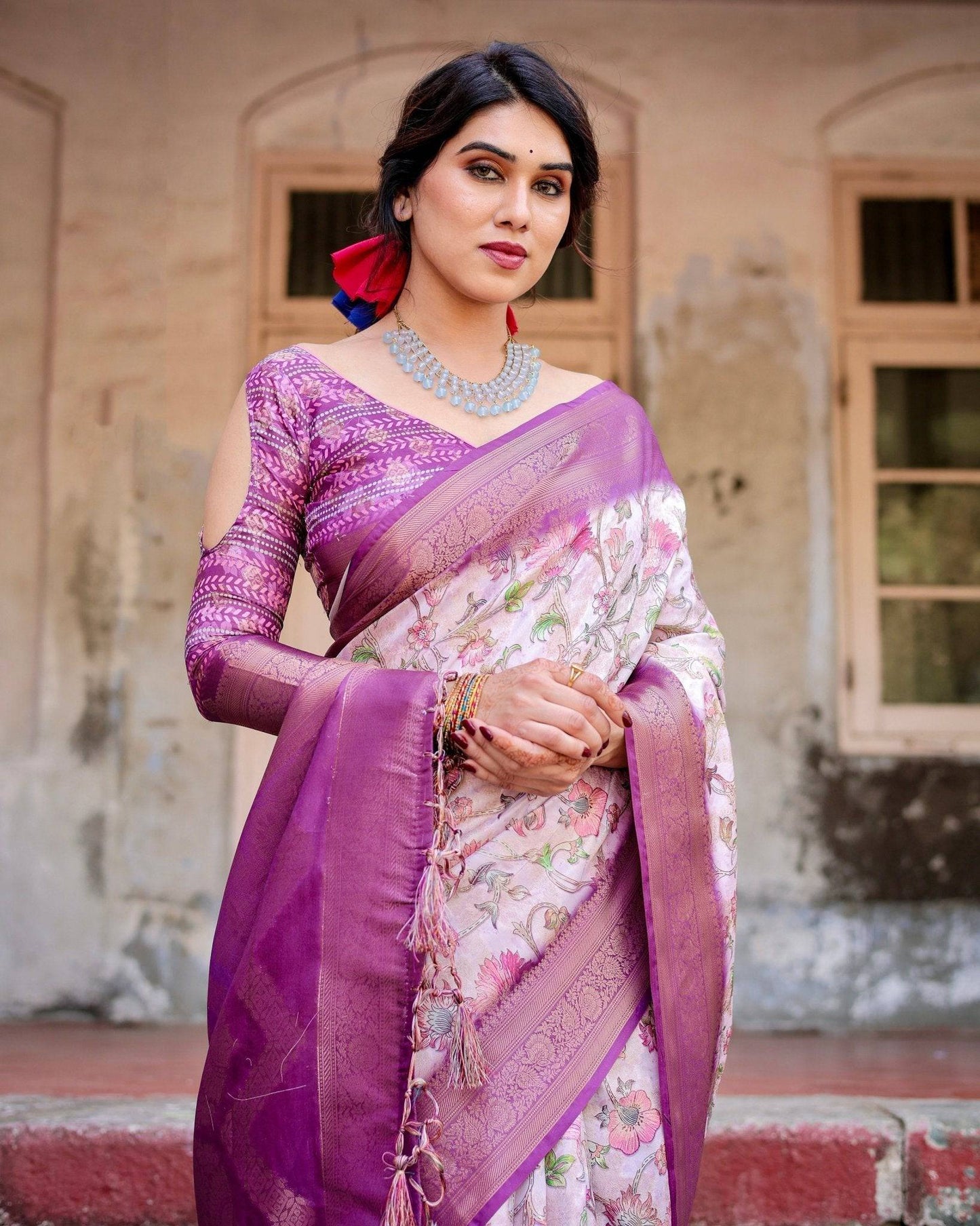 Graceful Lavender Banarasi Silk Saree with Floral Design and Zari Woven Border